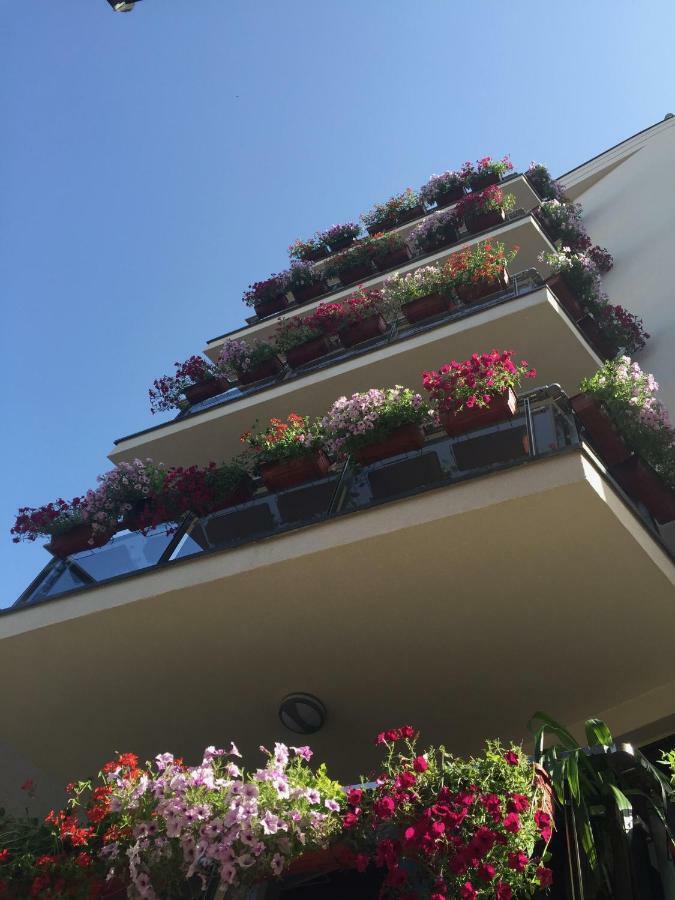 Bentley Apartments Pristina Eksteriør billede