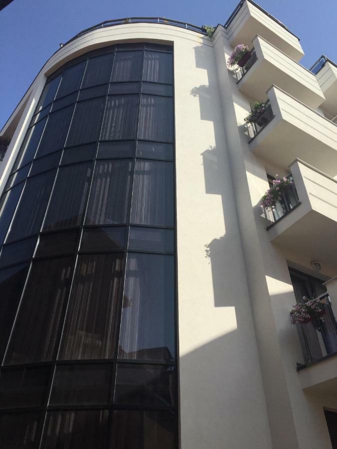 Bentley Apartments Pristina Eksteriør billede
